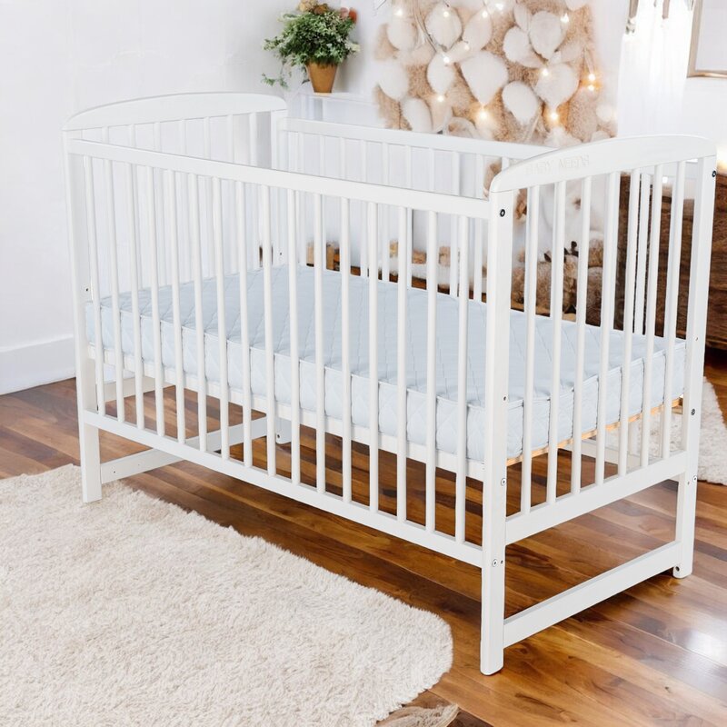 Pătuț BabyNeeds Ola 120x60 cm alb – pătuț în cameră luminoasă