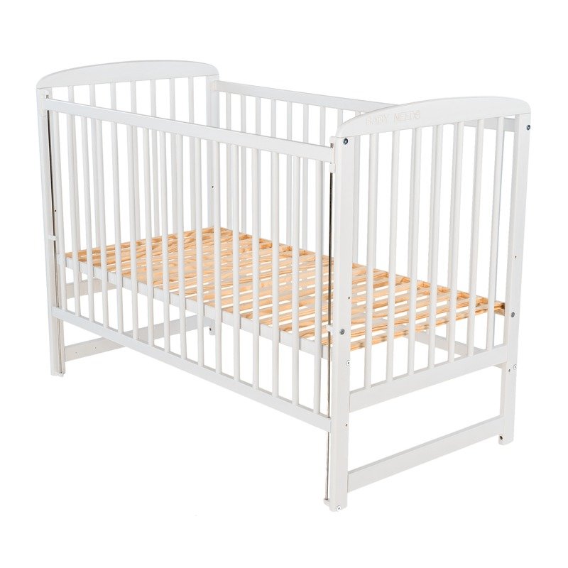 Pătuț BabyNeeds Ola 120x60 cm alb – laterala ridicată și somiera fără saltea