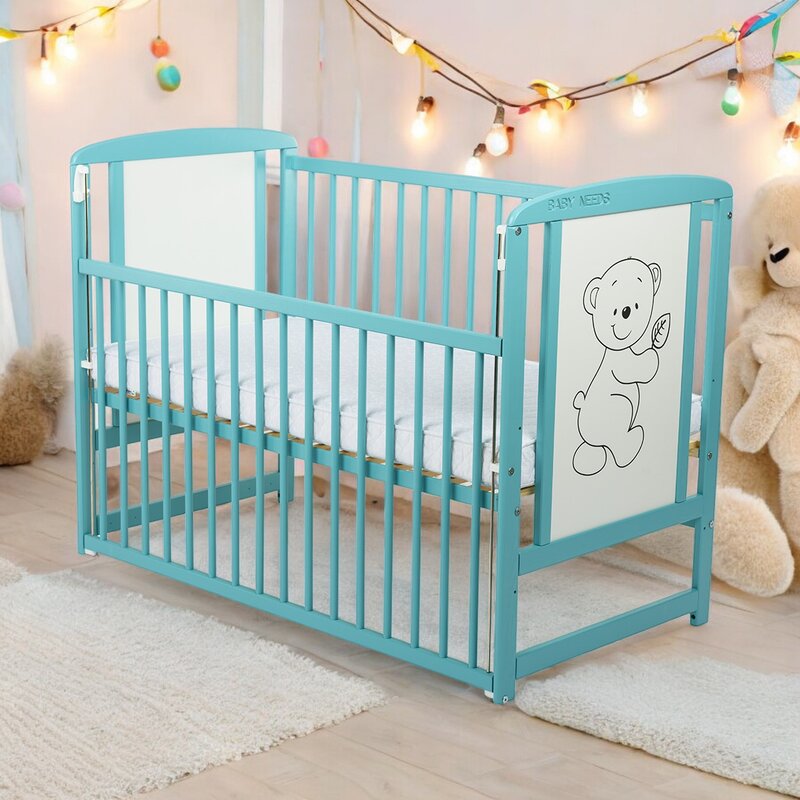 Pătuț BabyNeeds Timmi 120x60 cm mint – pătuț în cameră cu ghirlandă luminoasă