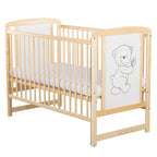 Pătuț BabyNeeds Timmi 120x60 cm natur – vedere de ansamblu cu laterala ridicată