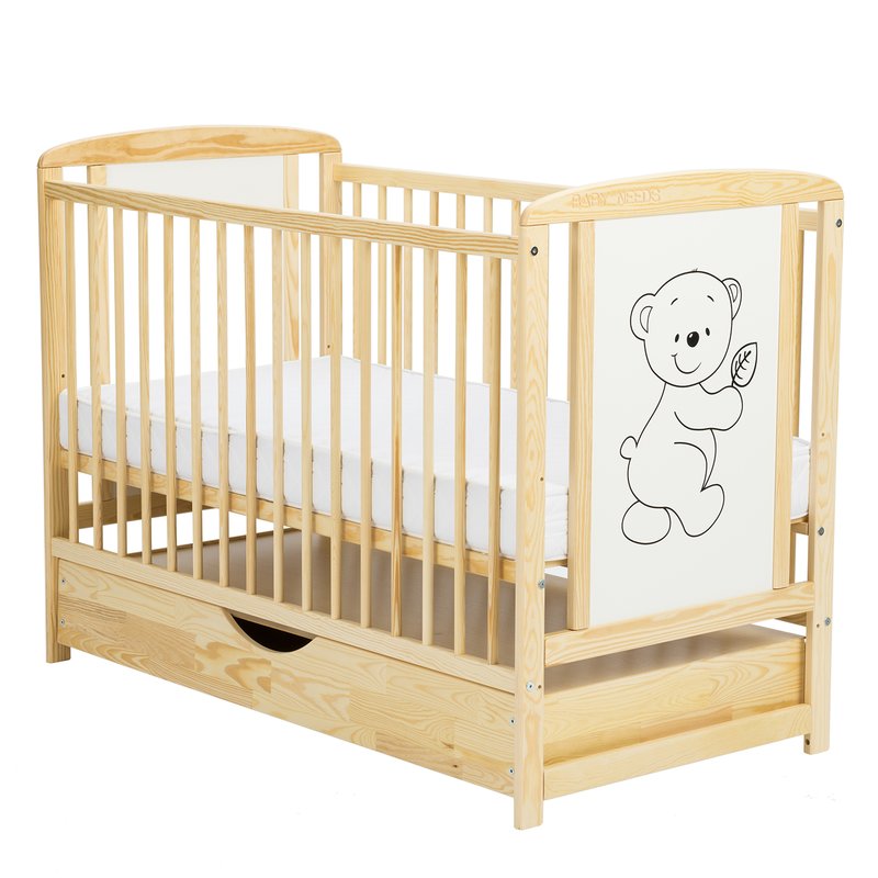 Pătuț BabyNeeds Timmi 120x60 cm natur – sertarul închis și desenul cu ursuleț