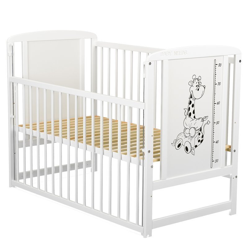 Patut din lemn bebe, 120x60 cm, Cu laterala culisanta, Din lemn de pin si mdf, Stabil si rezistent, Inaltime saltea reglabila pe 3 nivele, Laterala cu 3 bete detasabile, EN716-1, EN716-2, Alb, Babyneeds, Timmi Girafa + Saltea 12 cm