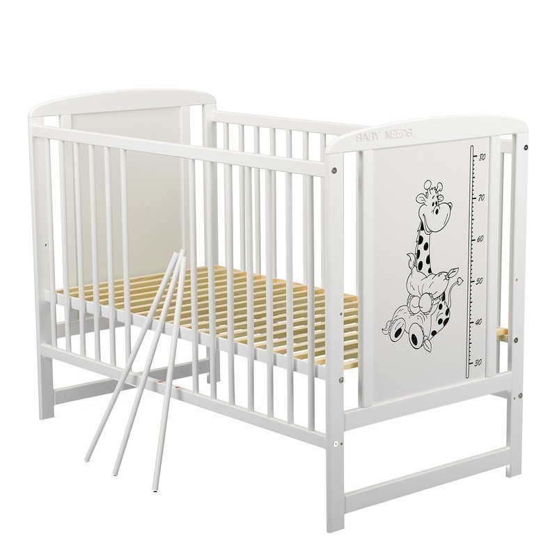 Patut din lemn bebe, 120x60 cm, Cu laterala culisanta, Din lemn de pin si mdf, Stabil si rezistent, Inaltime saltea reglabila pe 3 nivele, Laterala cu 3 bete detasabile, EN716-1, EN716-2, Alb, Babyneeds, Timmi Girafa + Saltea 12 cm