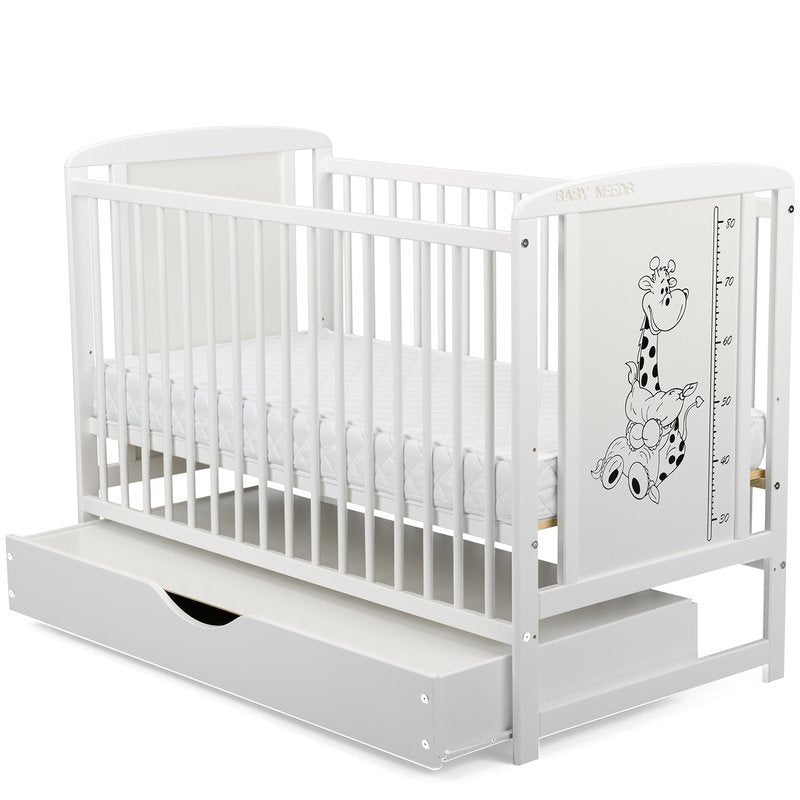 Pătuț din Lemn BabyNeeds Timmi Girafa 120x60 cm Alb cu Sertar + Saltea 12 cm