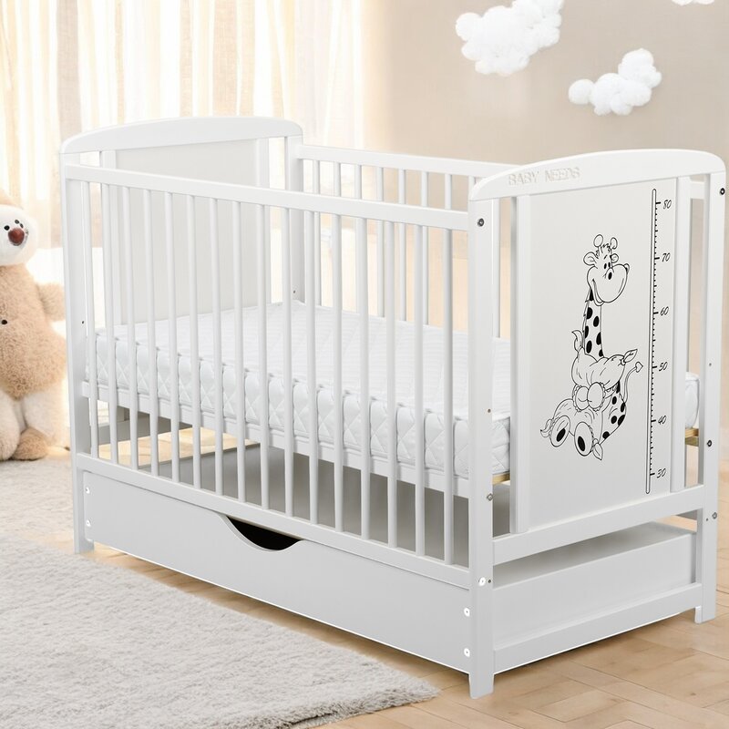 Pătuț din Lemn BabyNeeds Timmi Girafa 120x60 cm Alb cu Sertar + Saltea 8 cm
