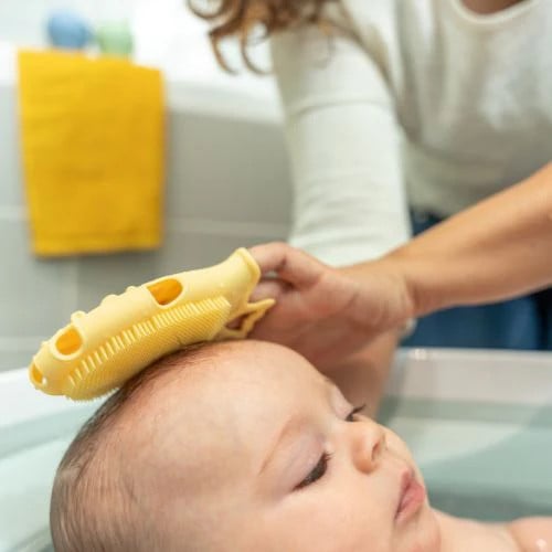 Perie de masaj din silicon pentru scalpul bebelusului Badabulle