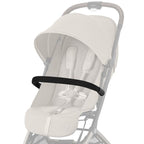 Detaliu sistem de prindere click-on al barei de protecție Cybex