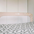 Protecție laterală pat FreeON Little Dots 135 × 57 cm, bej – fotografia 9 a produsului