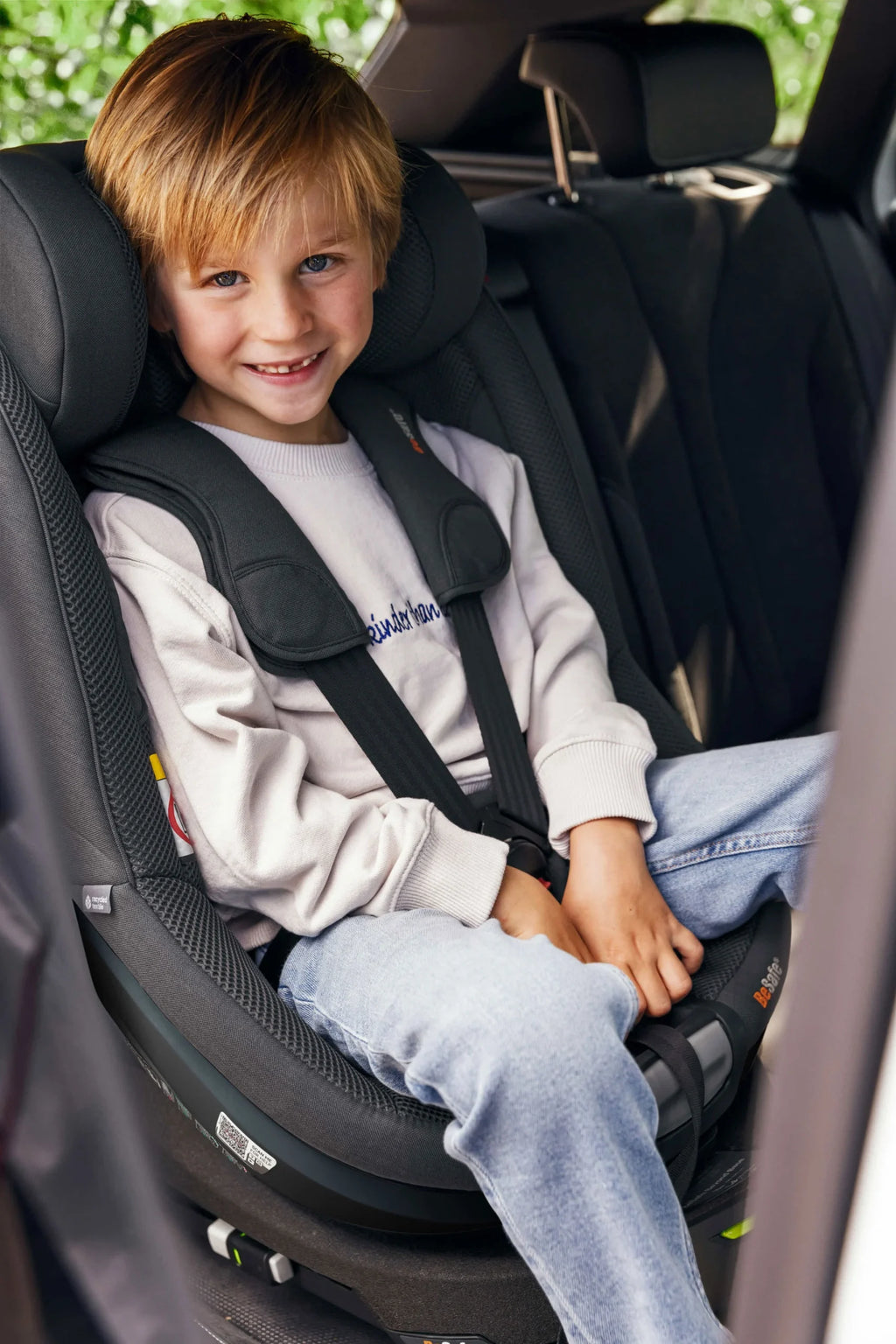 Copil în scaunul auto BeSafe Beyond 2 360 B Anthracite Mesh