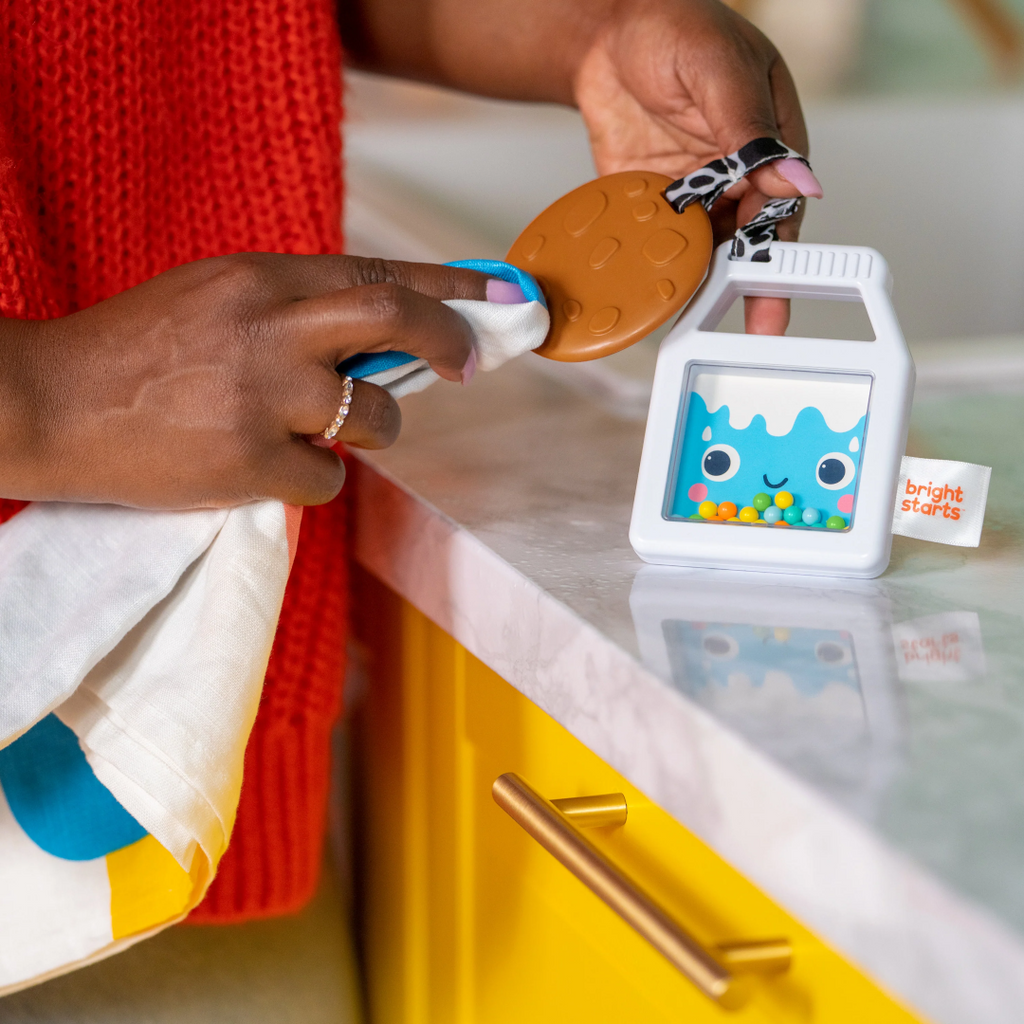 Bright Starts Jucarie de dentitie 2 in 1 cu zornaitoare Cookie and Teethe