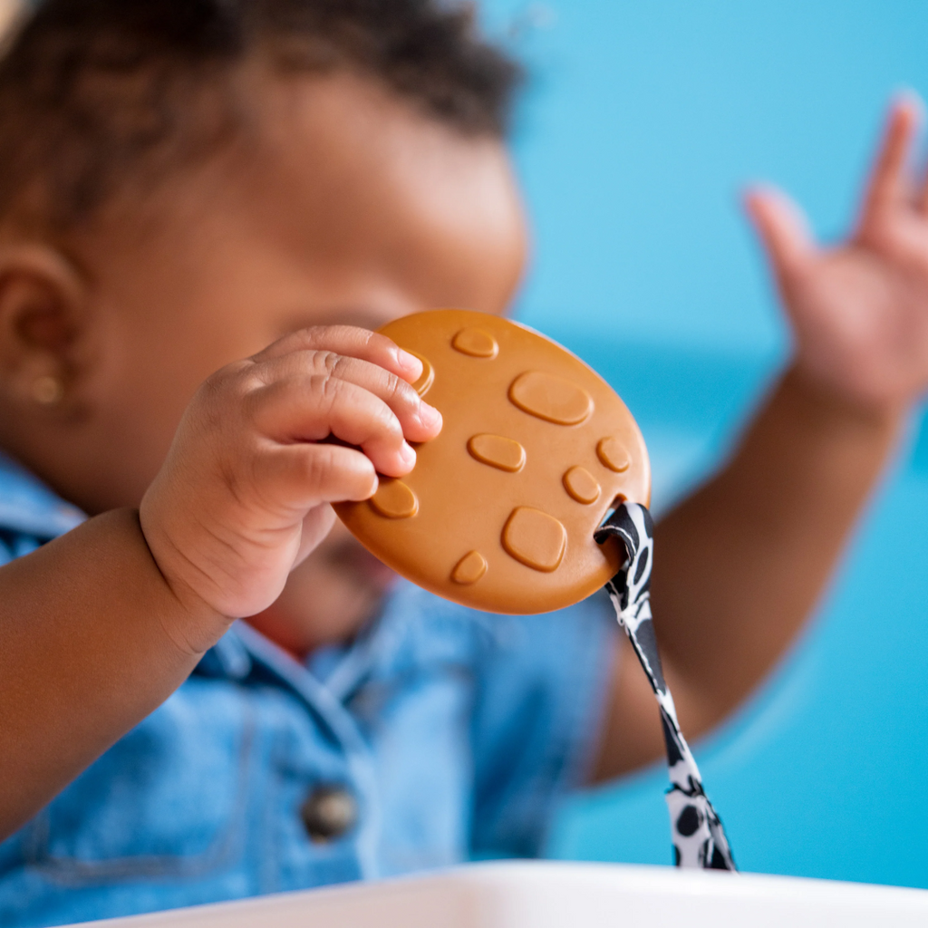 Bright Starts Jucarie de dentitie 2 in 1 cu zornaitoare Cookie and Teethe