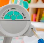 Bright Starts Leagan portabil Whimsical Wild cu 10 melodii