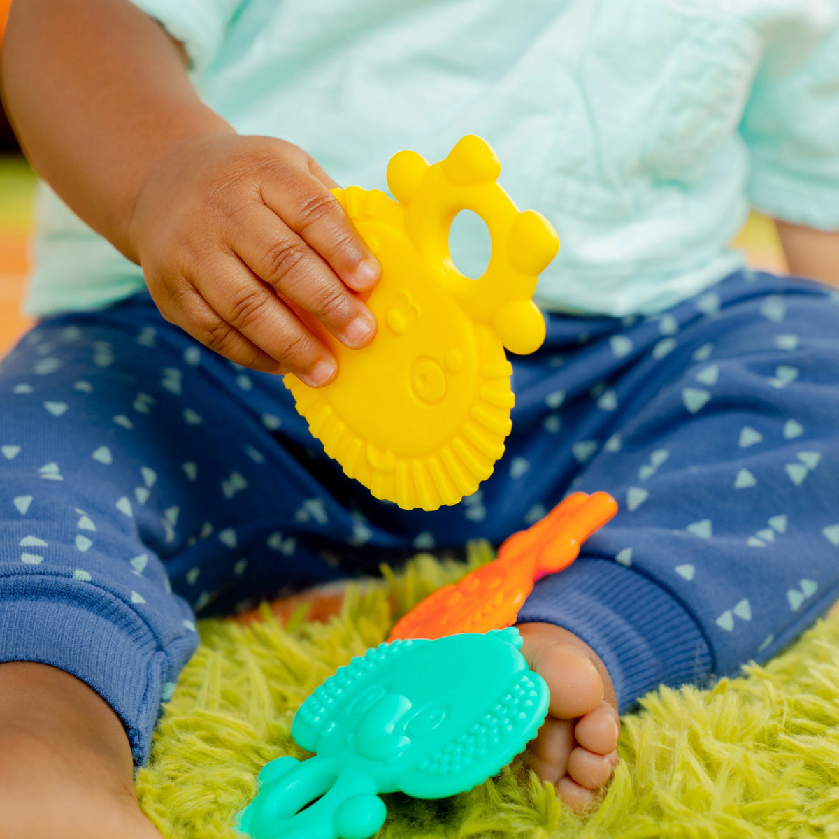 Bright Starts Set 3 jucarii de dentitie texturate Gummy Buddies