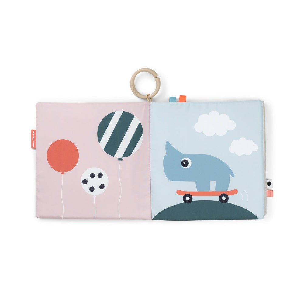 Carte moale Done by Deer Deer Friends detaliu pagini