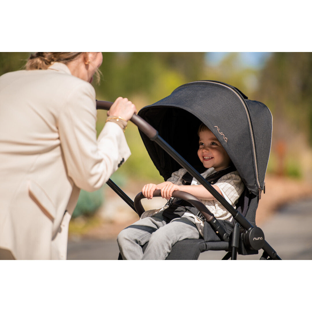 Pachet carucior 3 in 1 Nuna Ixxa cu scoica Pipa urbn