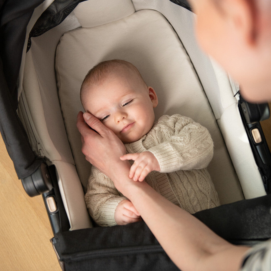 Pachet carucior 3 in 1 Nuna Ixxa cu scoica Pipa urbn