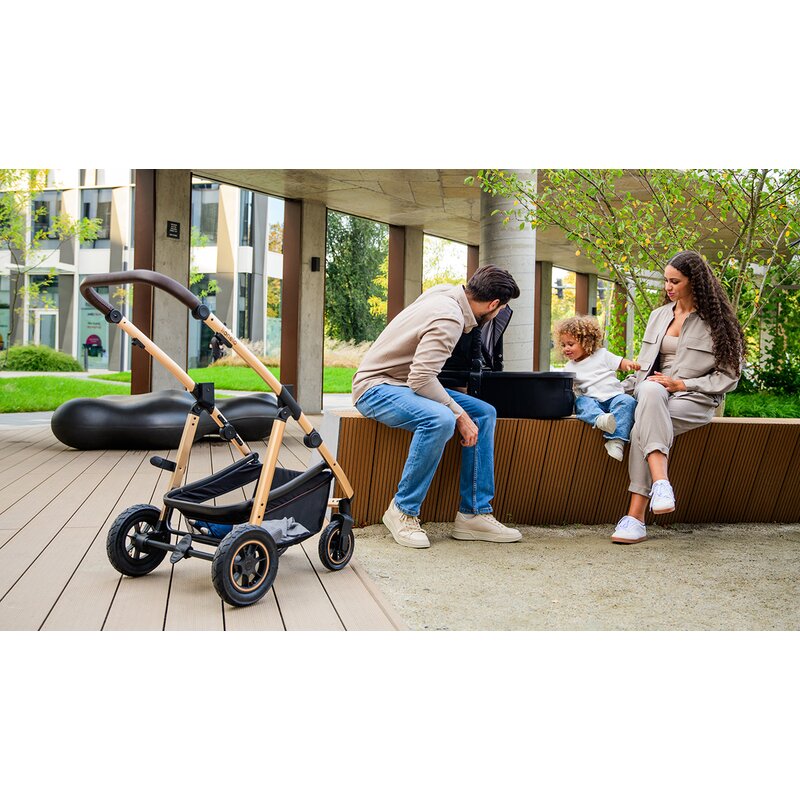 Carucior 3 in 1, Lionelo, Amber, Cadru aluminiu, Cu landou intarit si salteluta moale, Cu scoica auto testata ADAC, Reversibil, Cu accesorii, Geanta parinti, Pana la 22 kg, Negru silver