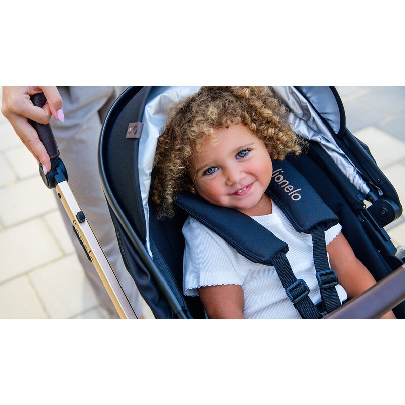 Carucior 3 in 1, Lionelo, Amber, Cadru aluminiu, Cu landou intarit si salteluta moale, Cu scoica auto testata ADAC, Reversibil, Cu accesorii, Geanta parinti, Pana la 22 kg, Negru silver