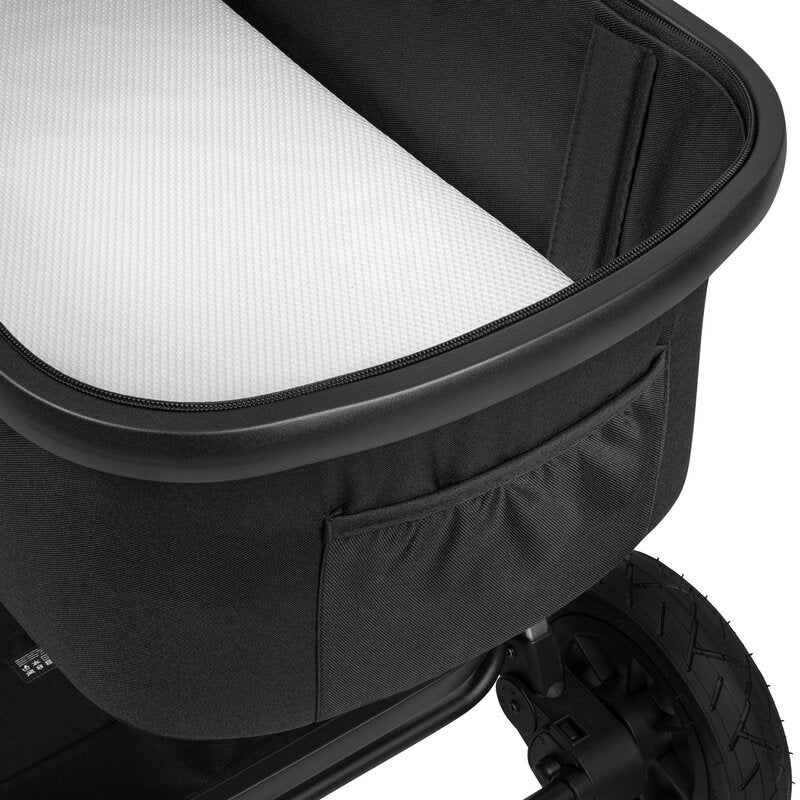 Carucior 3 in 1, Lionelo, Amber, Cadru aluminiu, Cu landou intarit si salteluta moale, Cu scoica auto testata ADAC, Reversibil, Cu accesorii, Geanta parinti, Pana la 22 kg, Negru silver