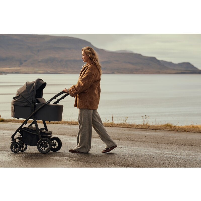 Carucior 3 in 1, Lionelo, Amber Plus, Cadru aluminiu, Cu landou intarit si salteluta moale, Cu scoica auto testata ADAC, Reversibil, Maner ajustabil, Cu accesorii, Cu ventilatie panoramica 3D, Pana la 22 kg, EN1888-1, EN1888-2, EN1466, ECE R129, Bej