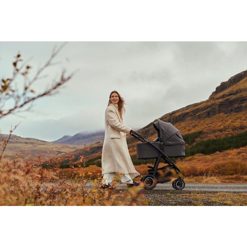 Carucior 3 in 1, Lionelo, Amber Plus, Cadru aluminiu, Cu landou intarit si salteluta moale, Cu scoica auto testata ADAC, Reversibil, Maner ajustabil, Cu accesorii, Cu ventilatie panoramica 3D, Pana la 22 kg, EN1888-1, EN1888-2, EN1466, ECE R129, Verde