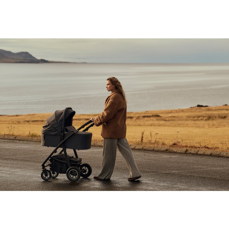 Carucior 3 in 1, Lionelo, Amber Plus, Cadru aluminiu, Cu landou intarit si salteluta moale, Cu scoica auto testata ADAC, Reversibil, Maner ajustabil, Cu accesorii, Cu ventilatie panoramica 3D, Pana la 22 kg, EN1888-1, EN1888-2, EN1466, ECE R129, Bej