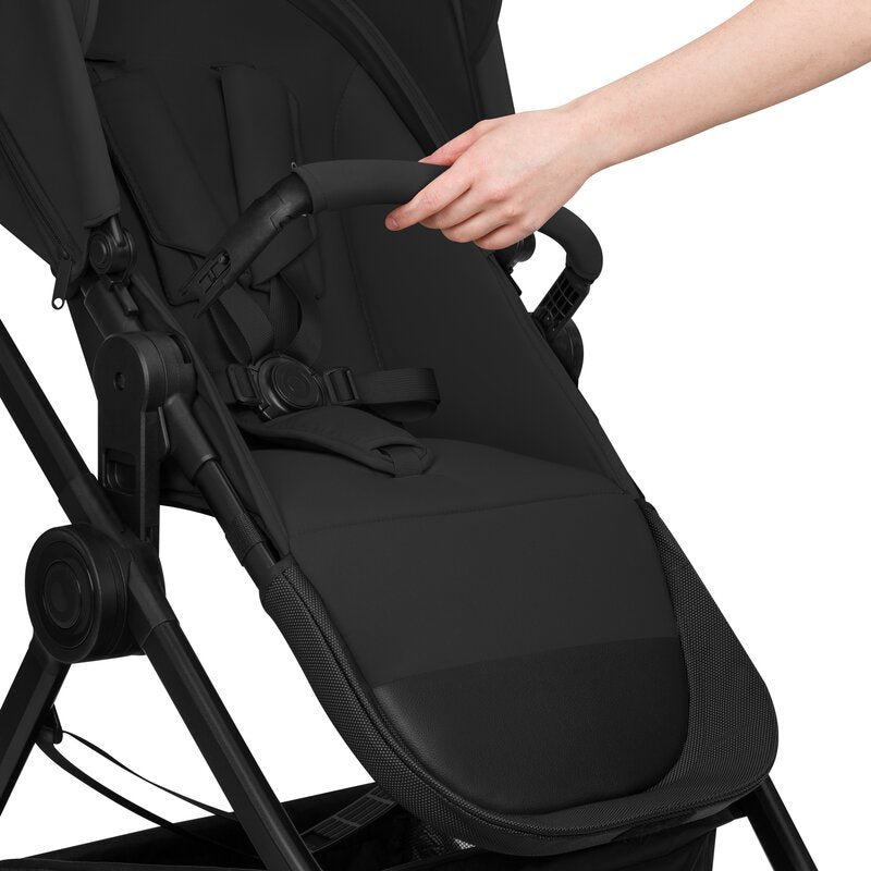 Carucior 3 in 1, Lionelo, Greet, Pana la 15 kg, Cadru aluminiu, Cu landou si salteluta moale, Cu scoica auto, Reversibil, Cu accesorii, Maner, suport pentru picioare, spatar reglabile, Negru