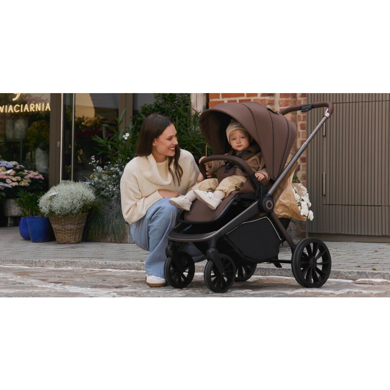 Carucior 3 in 1, Lionelo, Mika Plus, Cadru din aluminiu, Cu landou intarit si salteluta moale, Cu scoica auto testata ADAC, Reversibil, Cu sistem de ventilatie 3D, Cu accesorii, Pana la 22 kg, EN1888-1 EN1888-2 EN1466 ECE R129, Mocha Mousse
