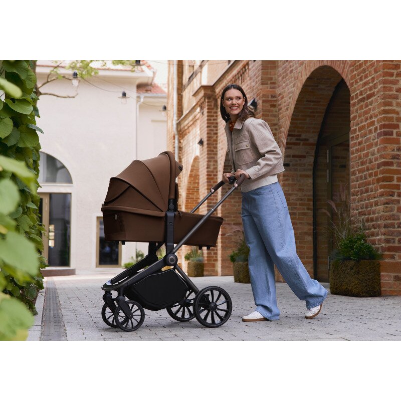Carucior 3 in 1, Lionelo, Mika Plus, Cadru din aluminiu, Cu landou intarit si salteluta moale, Cu scoica auto testata ADAC, Reversibil, Cu sistem de ventilatie 3D, Cu accesorii, Pana la 22 kg, EN1888-1 EN1888-2 EN1466 ECE R129, Mocha Mousse