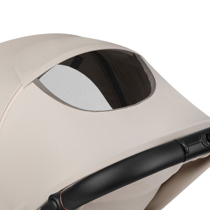 Carucior sport, Lionelo, Iva, Sustine 22 kg, 6 luni+, Capotina mare, Impermeabila, Protectie SPF 50+, 3 pozitii inclinare spatar, 8 pozitii inclinare suport picioare, 5 pozitii reglare maner, Include plasa de tantari si suport pentru biberon, Bej