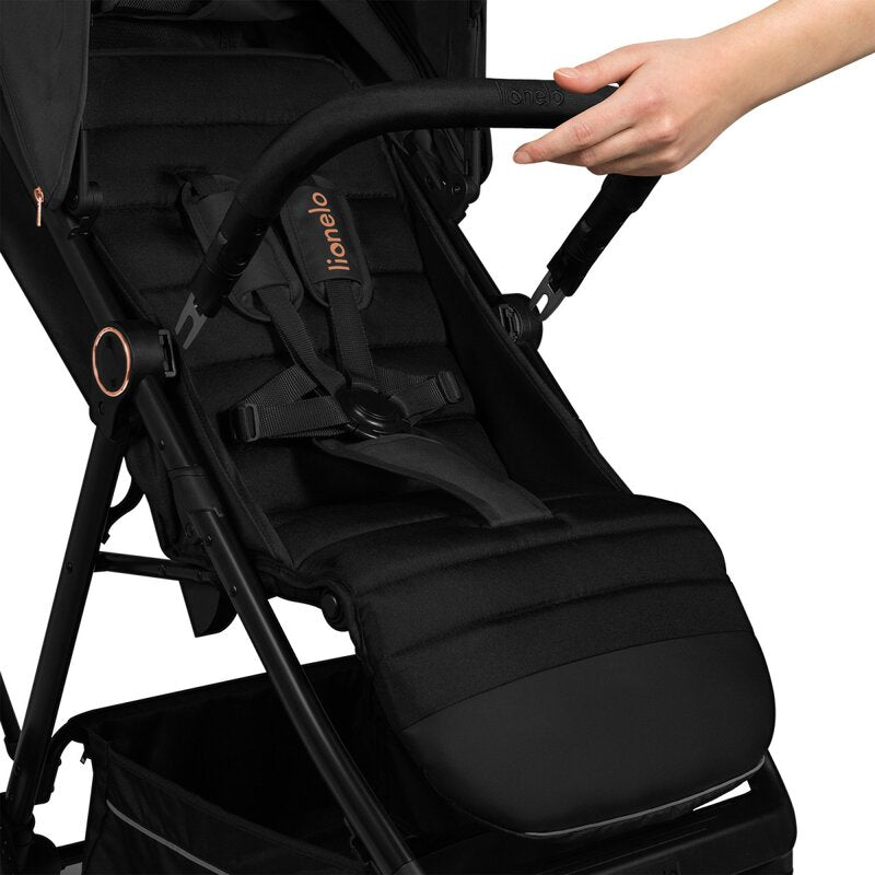 Carucior sport, Lionelo, Mira, Maner reglabil in 5 pozitii, Spatar si suport de picioare reglabile, Plasa de tantari si suport biberon incluse, Pana la 22 kg, 6 luni+, Conform cu EN1888-1, EN1888-2, Testare SGS, Negru