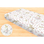 Modelul Sweet Deer Pink al cearșafului cu elastic MimiNu 160x80 cm