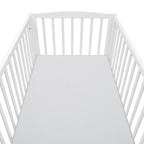 Cearceaf New Baby Muselina 120x60 cm, Gri – cearceaful pe o saltea de pătuț, fotografie ilustrativă