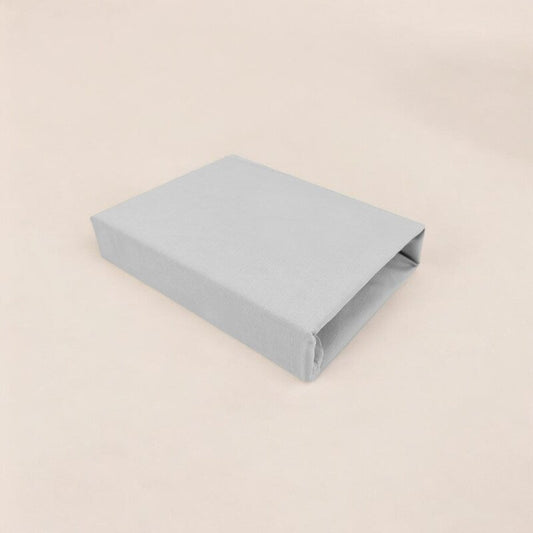 Cearceaf cu elastic, Qmini, Pentru patut co-sleeper, Theo, Dimensiune 85 x 46 cm, Din bumbac certificat Oeko Tex Standard 100, Grey