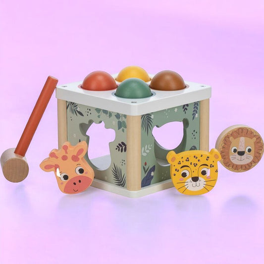 Centru de activitati, Free2Play, Cu figurine, Cu ciocanel, Din lemn, Conform cu standardul european de securitate EN71/123, 15 x 15 x 12 cm, 12 luni+, Multicolor