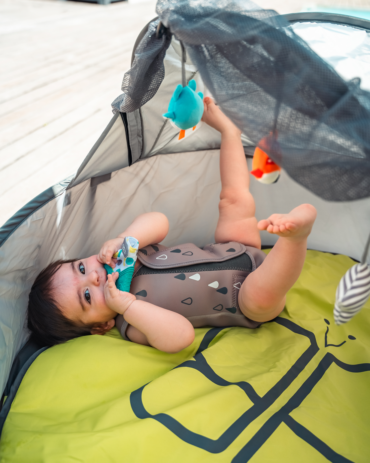 Costum din neopren pentru bebeluși bblüv Wrap 2.0 Sand (0-6 luni) - Protecție termică premium