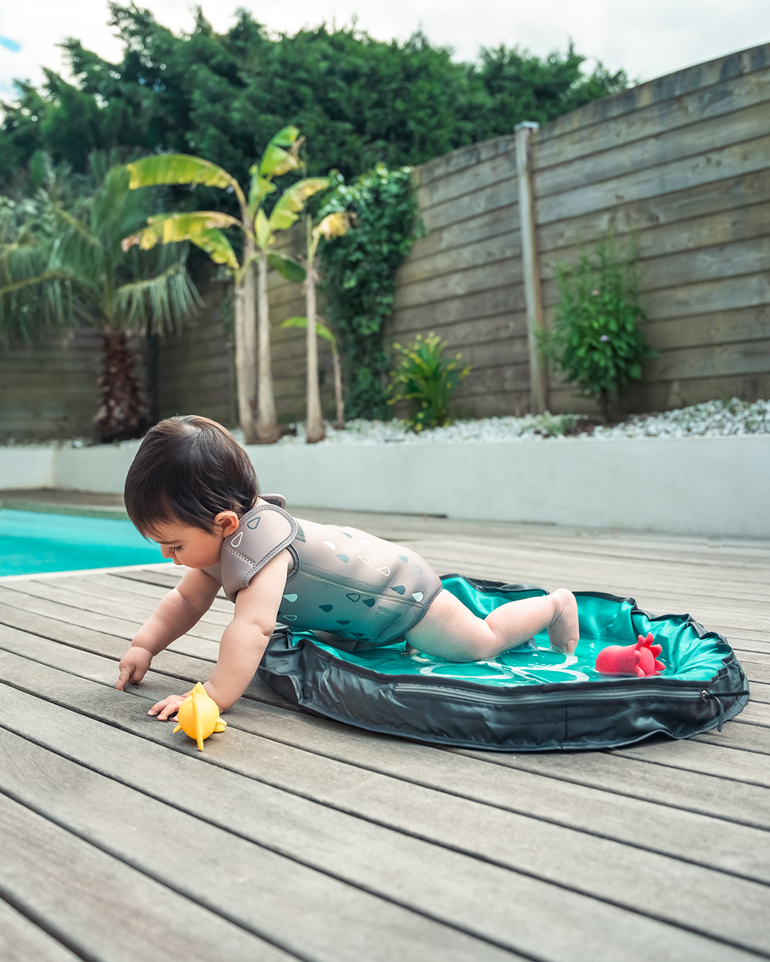 Costum din neopren pentru bebeluși bblüv Wrap 2.0 Sand (6-18 luni) - Protecție termică premium