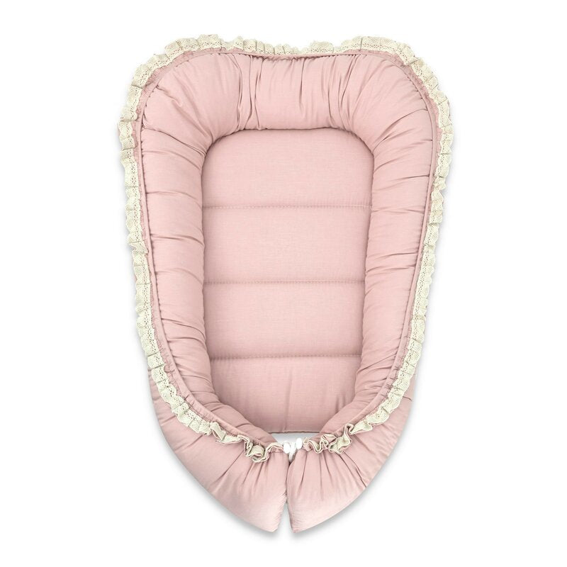 Cosulet bebelus, MimiNu, Premium, Pentru dormit, Baby Nest 55 x 75 cm, Cu Volanase si dantela, Husa 100% bumbac, Din bumbac certificat Oeko Tex Standard 100, Powder Pink