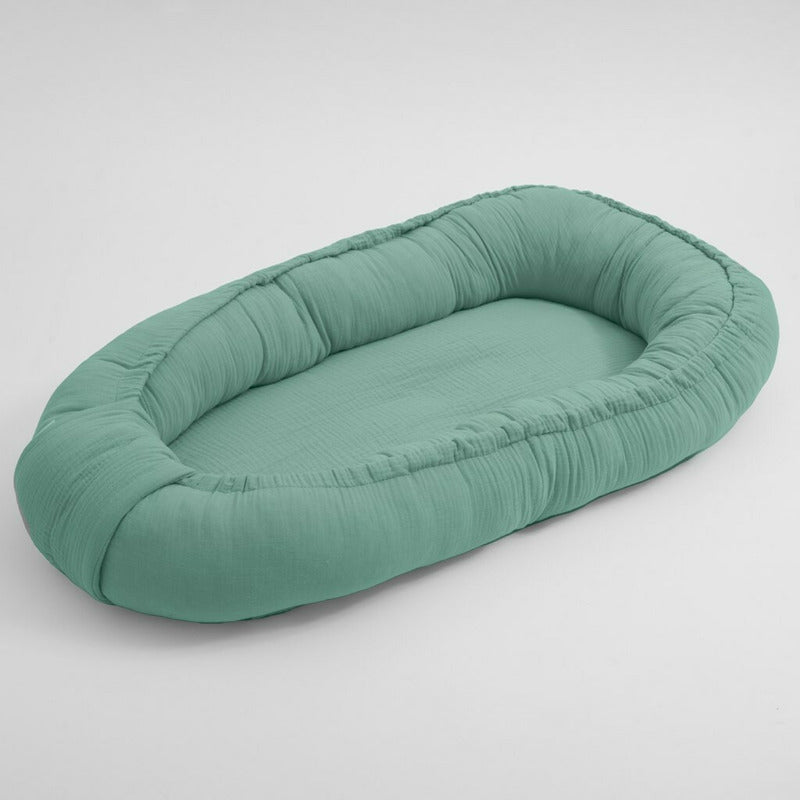 Baby nest New Baby Muselina 80x50 cm, Verde – vedere oblică