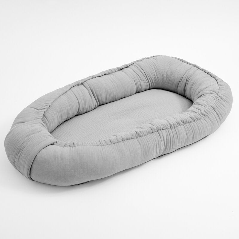 Baby nest New Baby Muselina 80x50 cm, Gri deschis – vedere oblică