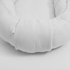 Baby nest New Baby Muselina 80x50 cm, Alb – detaliu al marginii