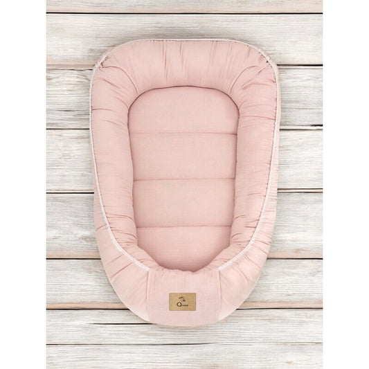 Cosulet bebelus, Qmini, Pentru dormit, Baby Nest 55 x 75 cm, Husa 100% muselina dubla, Material certificat Oeko Tex Standard 100, Powder Pink