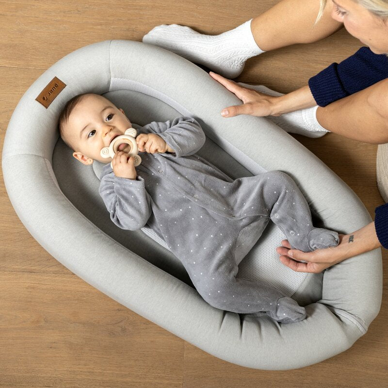 Cosulet confortabil pentru bebelusi, Jane, Joy Baby Nest, Material respirabil 3D, Cu perna pentru prevenire plagiocefalie, Botanic