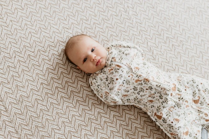 Saculet Swaddle infasat Bumbac + Caciulita Sleepee