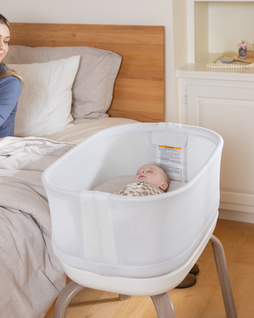 Graco - Patut co-sleeper Eluma Nest Luna cu leganare automata si sistem inteligent de detectare a plansului