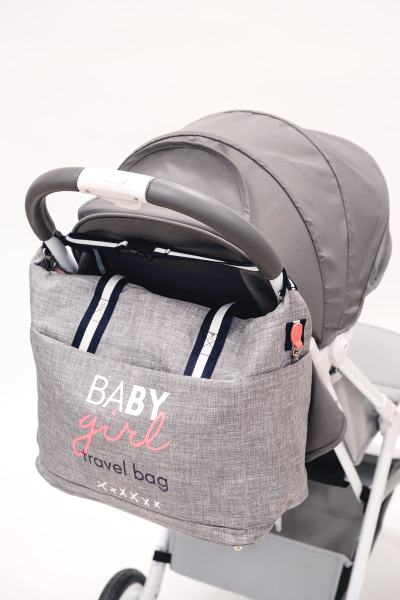 Geantă Duffle Baby On Board Baby Girl - Design Roz pentru Fetițe