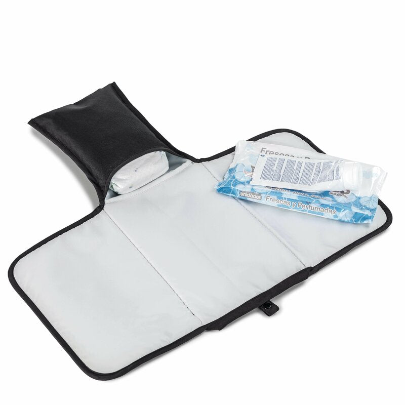 Geanta pentru mamici, Jane, Cu 2 buzunare exterioare, Cu multiple compartimente, Cu saltea de infasat inclusa, 44 x 34 cm, Conform cu standardul de securitate europeana EN 71-3:2019, Soil