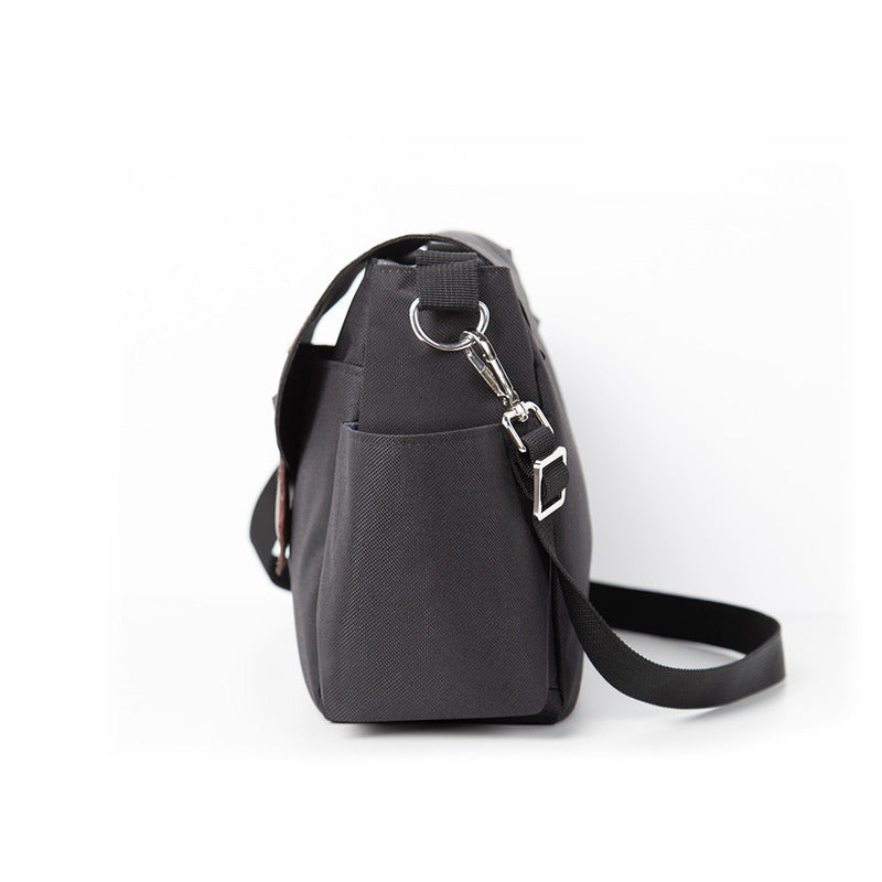 Geanta pentru scutece si organizator carucior, Petite&Mars, Sara, 2 in 1, Cu 7 buzunare, 1 buzunar cu izolatie termica, Dimensiune compacta, 40x23x10 cm, Negru/Maro