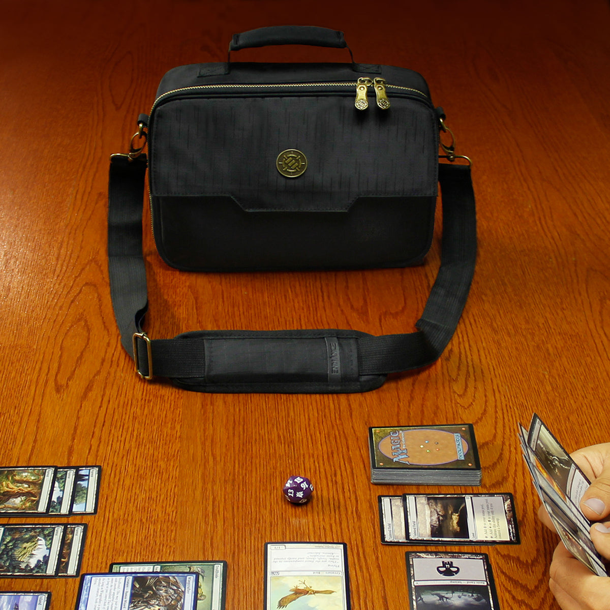 Geantă TCG Essentials Ancient Bronze - Capacitate 1200+ Cărți | ENHANCE Gaming