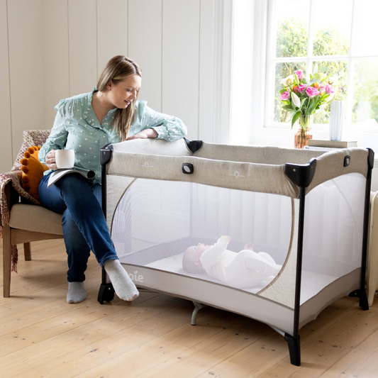 Joie - Patut pliant Commuter Change Gray Marble, cu cosulet detasabil inclus